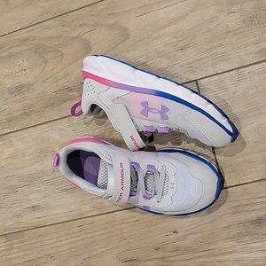 Girls Under Armour grey shoes size 1